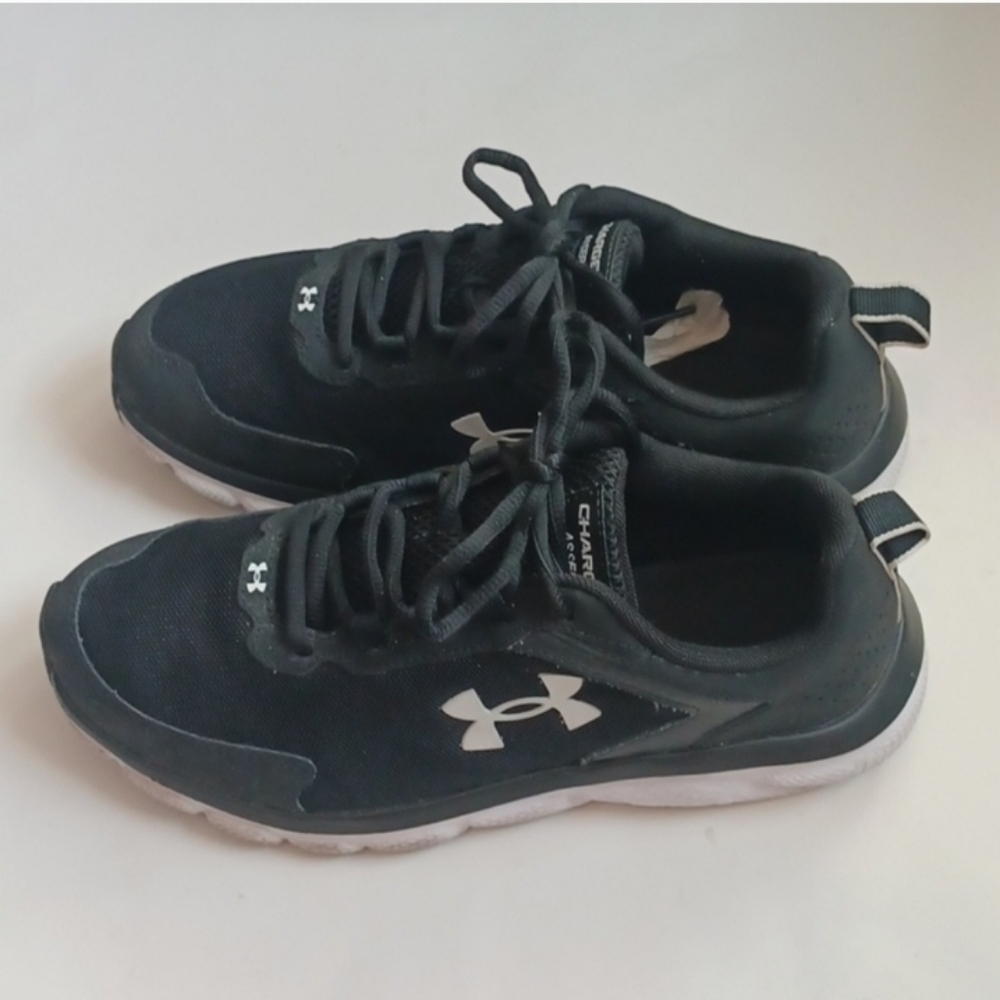 Under Armour Black Running Shoes - Picture 3 of 13